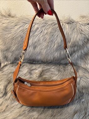 I-Santi Women's Brown Leather Shoulder Bag - Classic Curved Hobo